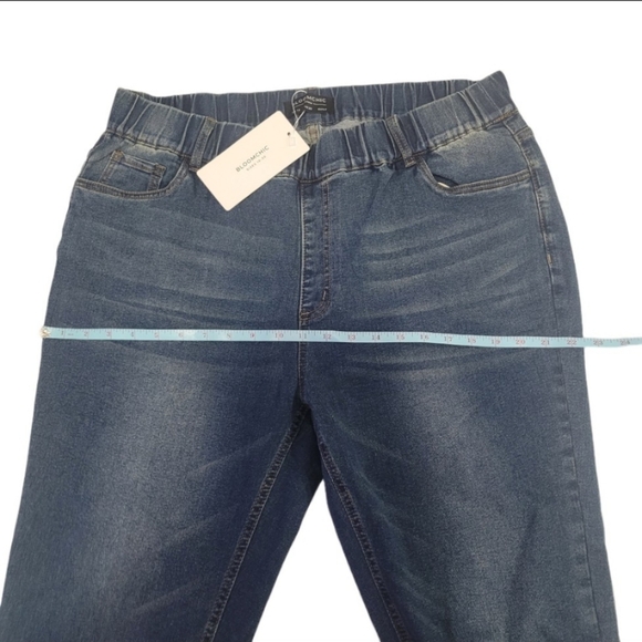 NWT  BloomChic  Women's Size 16 Elastic Waist  Roll Hem Ankle  Dark Wash Jeans - Picture 14 of 16